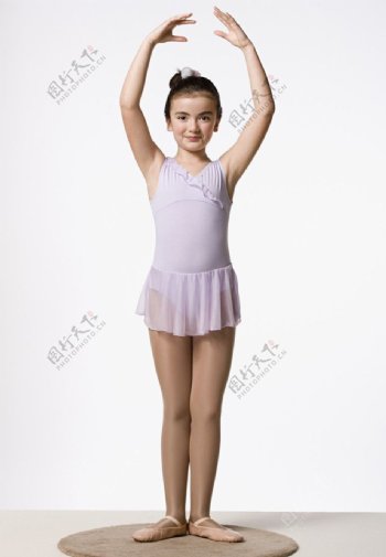 舞蹈的小女孩图片