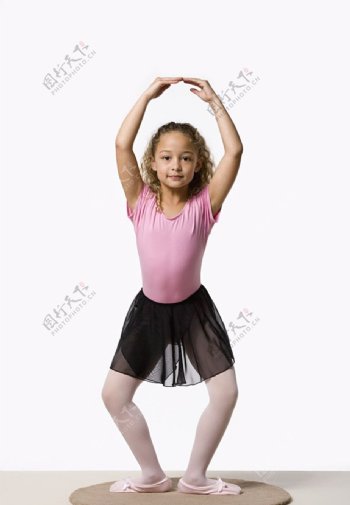 跳芭蕾舞的小女孩图片