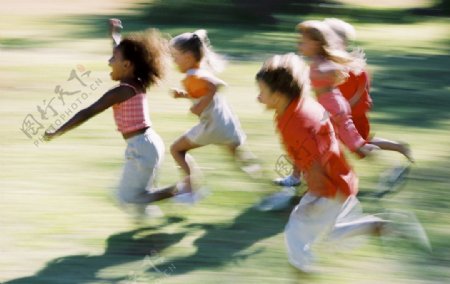 奔跑的兒童图片
