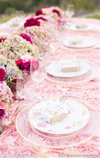 粉红色桌景