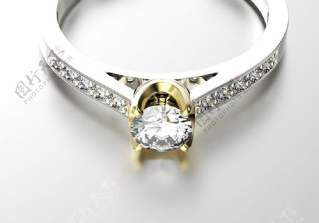 精美的钻石戒指