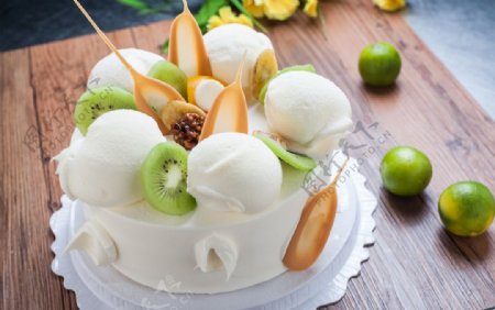 水果雪球蛋糕