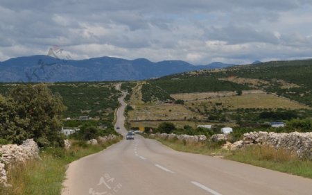 绕山道路