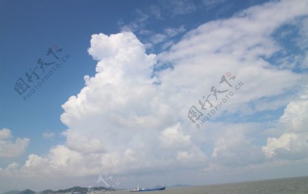 东海上的云