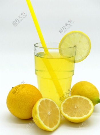黄色柠檬苏打水