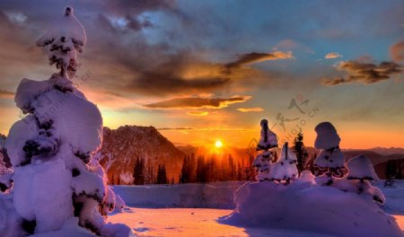 日出雪景