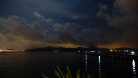 深圳湾远眺香港夜景