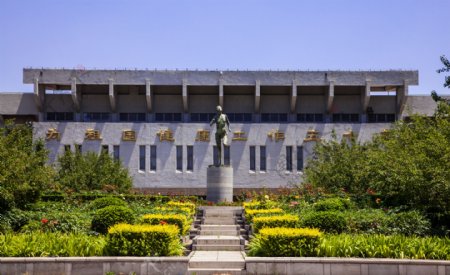 清华大学