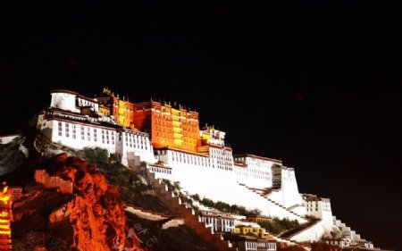 夜晚下的西藏布达拉宫