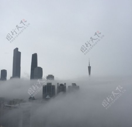 云雾中的珠江新城