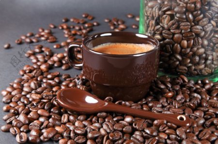 咖啡豆与咖啡摄影图片