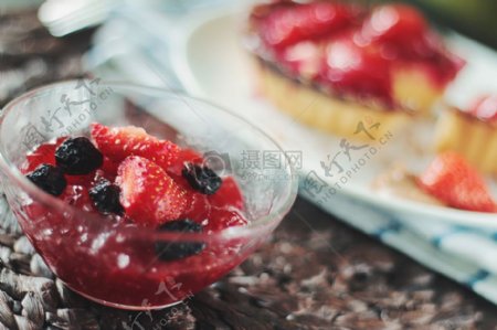 草莓蓝莓水果酱