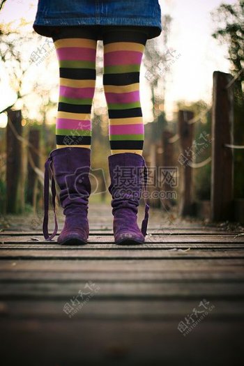 人女孩鞋子色彩艳丽五彩缤纷袜子紫