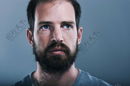 长胡子的男人图片