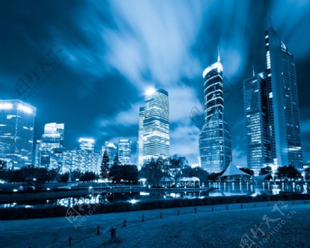 都市摩天大楼城市夜景图片
