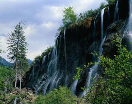 青山流水瀑布景观图片