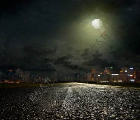 月光下的石子路图片