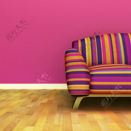 地板上的彩色沙发