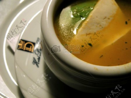 瓷碗里的豆腐汤