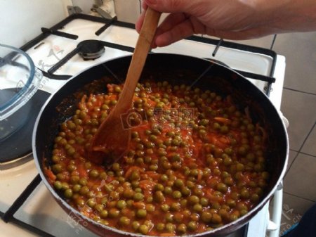 锅里煮的豆子