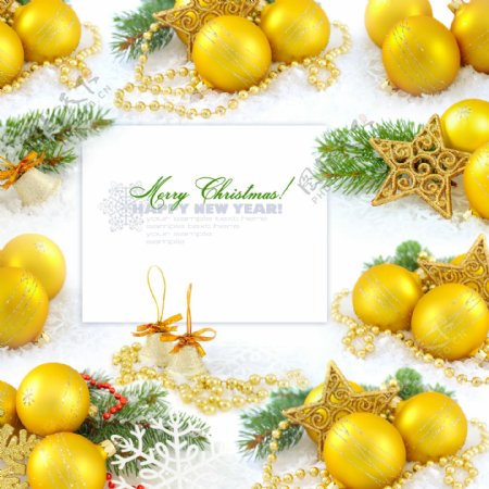 金色圣诞彩球和卡片