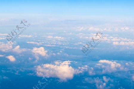 天空里美丽的白云图片