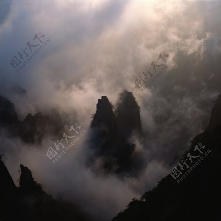 高山云雾景色图片
