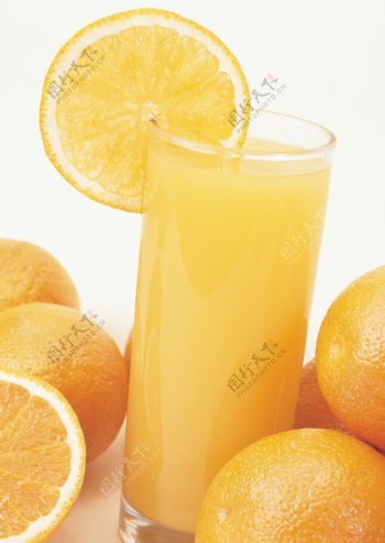 橘子与果汁特写图片
