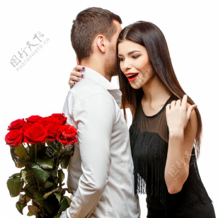 拿玫瑰花的情侣图片