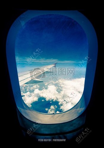 客机窗口拍摄机翼