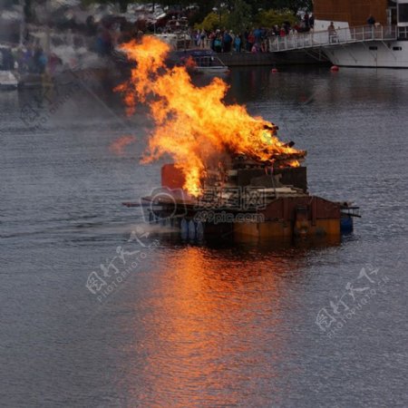 失火的渔船
