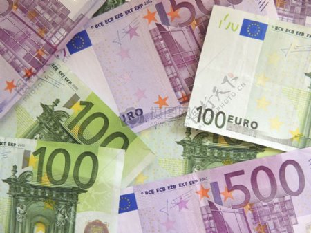 数张欧元钞票