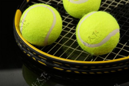 网球与球拍图片