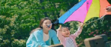 温馨家庭户外放风筝实拍高清视频素材