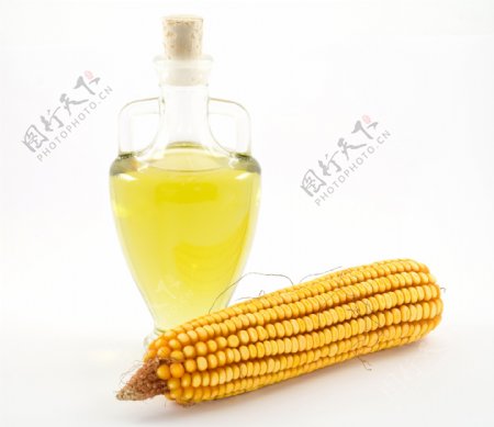 玉米油与玉米棒图片