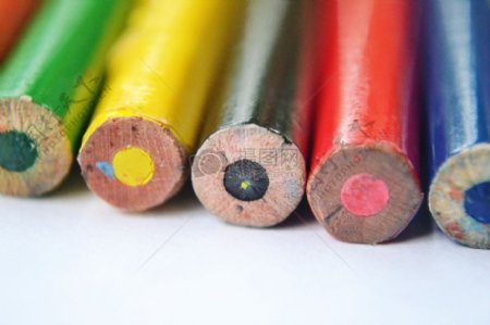 多彩的彩色铅笔