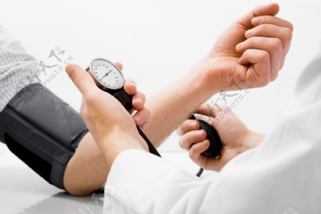 量血压的医生图片