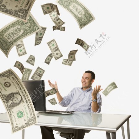 男人满天飞舞的美元钞票高清大图图片