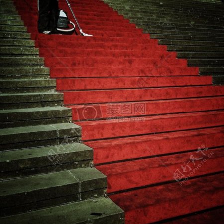 红色的建筑楼梯