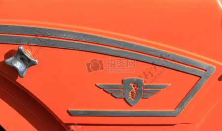 橘红色的摩托车
