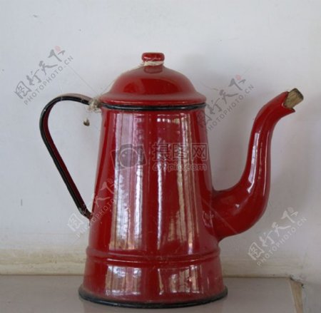红色的茶水壶