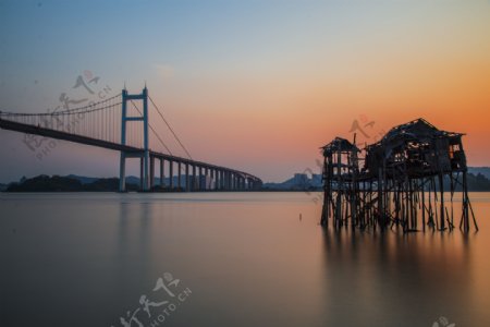 夕阳下的虎门大桥