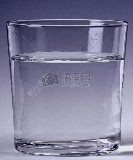 水杯里的白开水