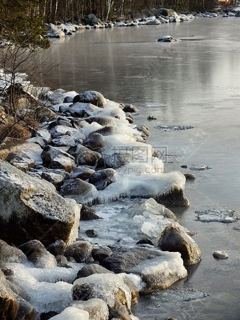 冬天结冰的湖面