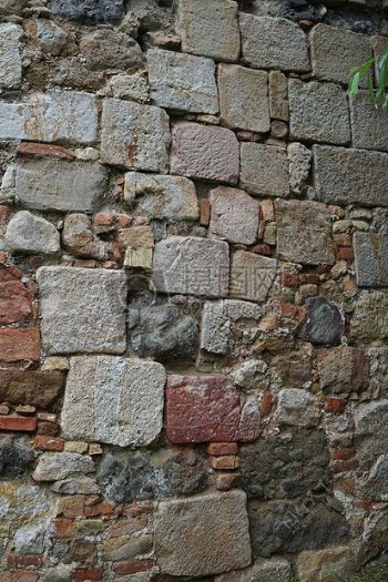 一堵石砖做的墙