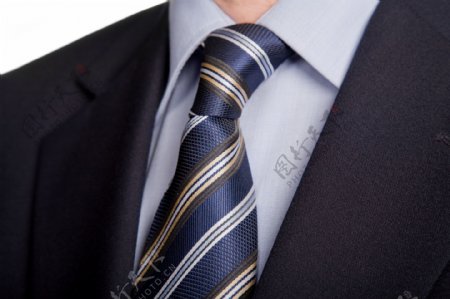 男性西装衬衫领带图片
