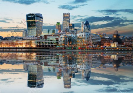 伦敦城市和河流图片