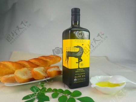 桌面上的橄榄油