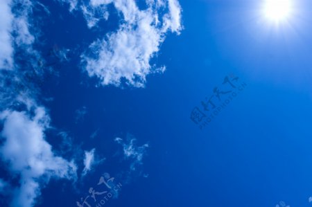 蓝天白云阳光图片