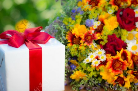 礼物盒与花束